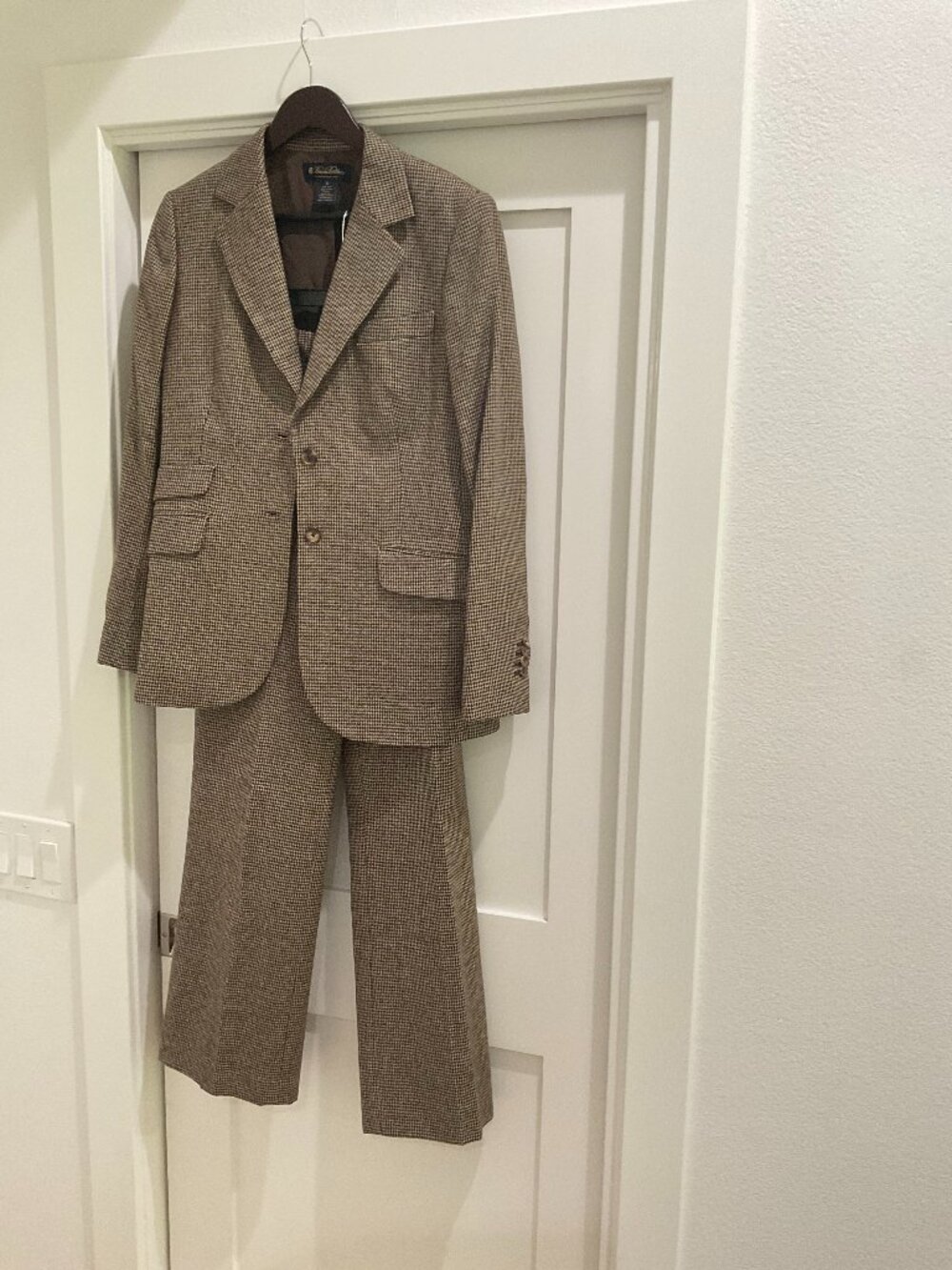 Classic Houndstooth Brooks Brother Pant Suit (jacket Size 10, pants size 6)